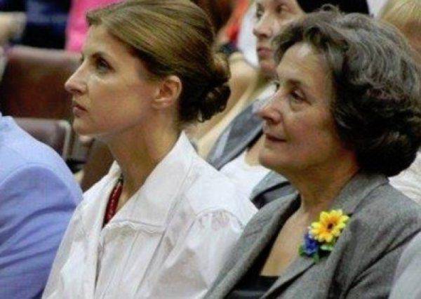 Петр Порошенко наградил свою золовку медалью за достижения в сфере русского языка Петр Порошенко наградил свою золовку медалью за достижения в сфере русского языка