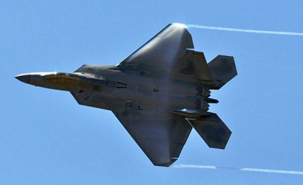 Россия в случае войны легко уничтожит американские F-22 и F-35 Россия в случае войны легко уничтожит американские F-22 и F-35