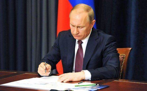 Путин подписал закон об отмене преференций для инвесторов, имеющих двойное гражданство Путин подписал закон об отмене преференций для инвесторов, имеющих двойное гражданство