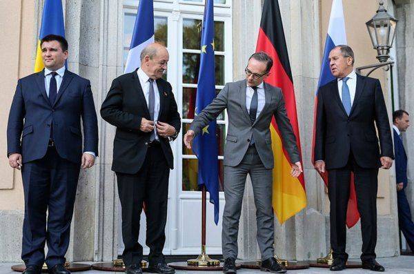 Который из четверых — Климкин? Который из четверых — Климкин?