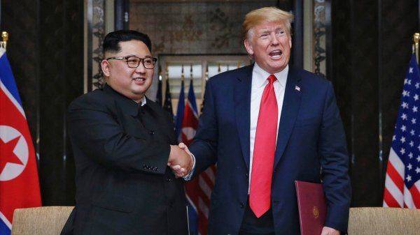 Трампу хотят объявить импичмент за рукопожатие Киму Трампу хотят объявить импичмент за рукопожатие Киму