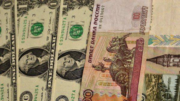 Российский рубль в топ-5 самых уязвимых валют мира