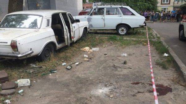 В Киеве взорвался автомобиль, пострадали дети: сработала взрывчатка В Киеве взорвался автомобиль, пострадали дети: сработала взрывчатка
