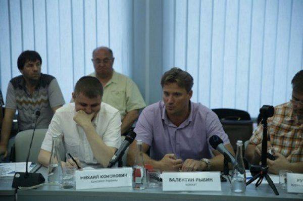 На Украине 5-летнюю девочку в садике, поставив на табуретку, стыдили: «Твой папа - сепаратист» На Украине 5-летнюю девочку в садике, поставив на табуретку, стыдили: «Твой папа - сепаратист»