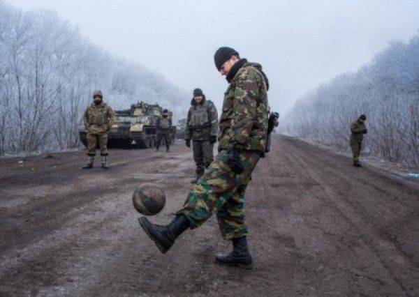 АТОшники на передовой смотрят ЧМ-2018 и болеют за Россию АТОшники на передовой смотрят ЧМ-2018 и болеют за Россию