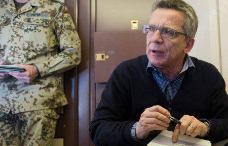 Глава МВД ФРГ: США не знают меры в электронном шпионаже