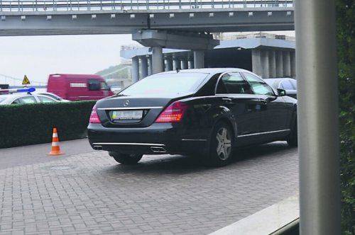 Яценюк переселился в шикарные апартаменты и пересел на «мерс» (ФОТО)