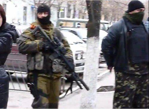 В Славянске Донецкой области засветился "вежливый человек" из Крыма