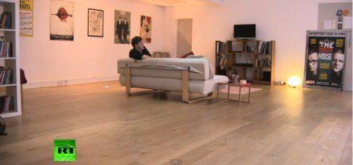 Британцы вынуждены в целях экономии селиться в офисах и спортзалах