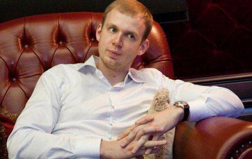 Макроэкономические проблемы, связанные с девальвацией гривны, полностью переложены на плечи простых украинцев - Курченко