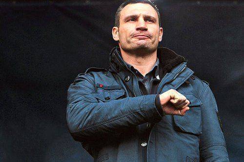 За кресло Лени-Космоса