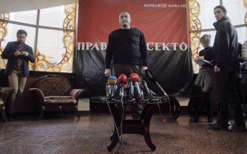 "Правый сектор" официально объявил о формировании воинских подразделений
