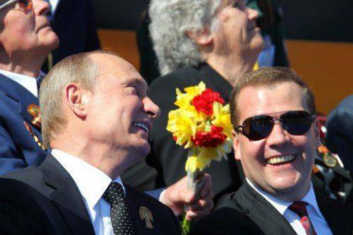Путин и Медведев отметят победу в Крыму