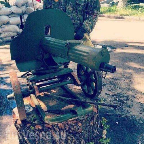 На одной из баррикад Славянска установили пулемет «Максим» (фото)