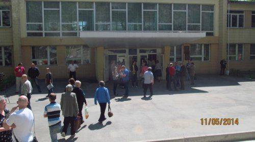 Жители элитных районов Донецка выстроились в очередь на референдуме