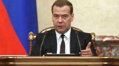 Дмитрий Медведев: У России в связи с санкциями есть два варианта развития экономики