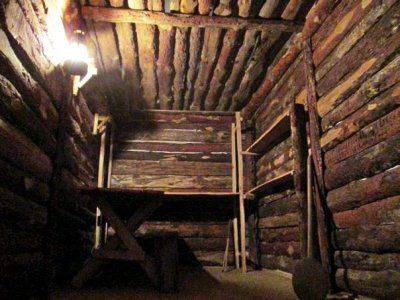 Разведение личинок: Во львовской школе №93 для школьников открыли макет схрона УПА