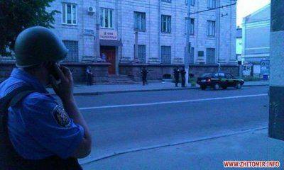 Гражданская война на Украине: вооруженные боевики киевского Правого сектора взяли в заложники боевиков житомирского Правого сектора, спецназ готовится