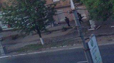 ОПОЛЧЕНЦЫ СООБЩАЮТ ОБ ОБСТРЕЛЕ ШТАБА ДНР В МАРИУПОЛЕ УКРАИНСКИМИ СИЛОВИКАМИ