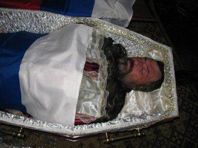 Украинские каратели добивают раненых и отрезают у них уши