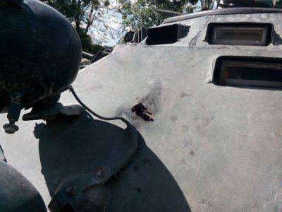 Украинский десантник показал, как ополченцы из РПГ превратили БТР в металлолом (ФОТО)