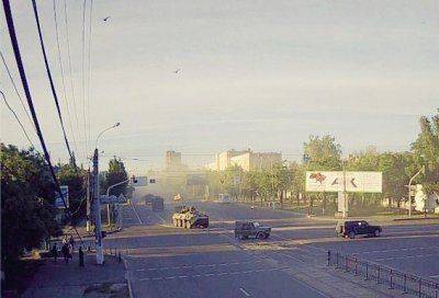 В Луганск вошла колона бронетехники сил ополчения
