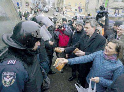 Украина: это не гражданская война, а колониальная... Туземцев сгоняют с месторождений сланцевого газа...