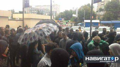 В Киеве «Правый сектор» штурмует здание гостиницы, слышны взрывы