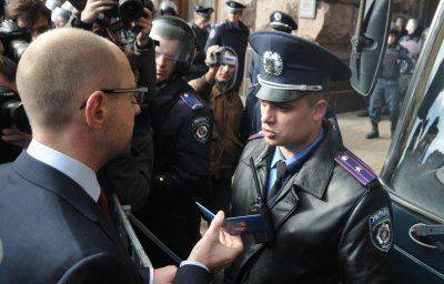 СМИ: открыто производство по делу о легитимности назначения Яценюка премьер-министром