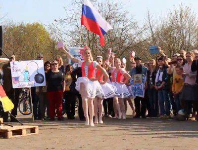 Немцам вдалбливают, что злая Россия терзает гарну Украину. А они не верят