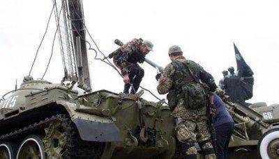 В ДОНЕЦКЕ ОПОЛЧЕНЦЫ ИЗ МУЗЕЯ ЗАБРАЛИ ТАНК Т-54