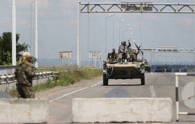 Глава ЛНР: ополченцы отодвинули украинские войска от Луганска