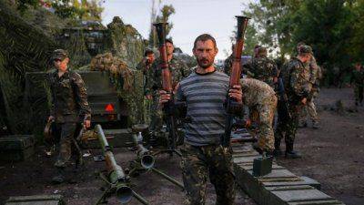 Возле аэропорта Луганска идет бой