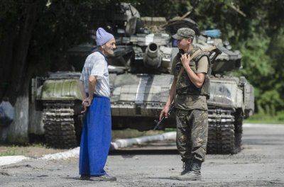 Сегодня, как и вчера работает гигантская мясорубка, по измельчению укропа