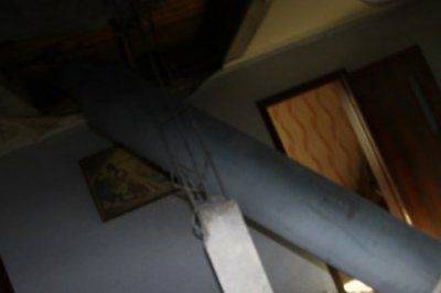 В ЛИСИЧАНСКЕ ОБНАРУЖЕНЫ НЕСКОЛЬКО РАКЕТ СИСТЕМЫ "СМЕРЧ", КОТОРЫМИ УКРАИНСКАЯ АРМИЯ ОБСТРЕЛИВАЕТ ГОРОД