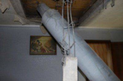 В ЛИСИЧАНСКЕ ОБНАРУЖЕНЫ НЕСКОЛЬКО РАКЕТ СИСТЕМЫ "СМЕРЧ", КОТОРЫМИ УКРАИНСКАЯ АРМИЯ ОБСТРЕЛИВАЕТ ГОРОД