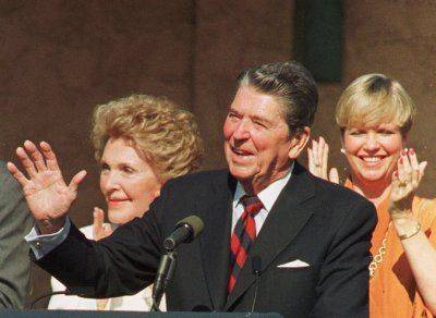 Экс-президент США Рейган о сбитом пассажирском самолете: это была оборона