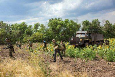 Донецкие ополченцы обнаружили темнокожих наемников в подбитом танке