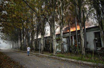 Донецкие ополченцы обнаружили темнокожих наемников в подбитом танке