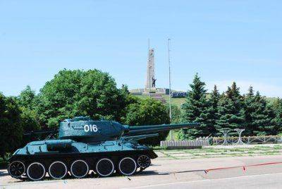 Каратели из двух бригад блокированы армией Новороссии у Саур-Могилы