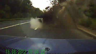 Водитель из Донецка снял на видео снаряд, взорвавшийся в метре от его машины