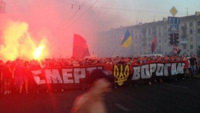 По главной улице Запорожья - проспекту Ленина - прошёл марш неонацистов Коломойского