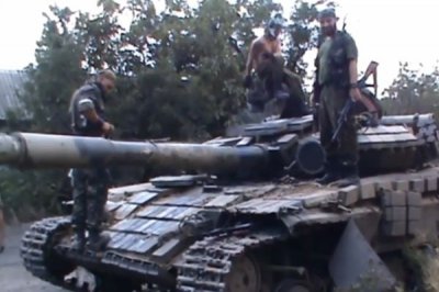 Ополченцы давят Нацгвардию танками