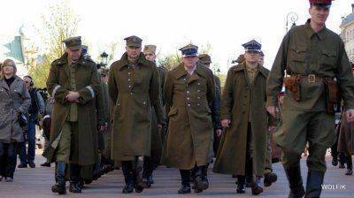 Колонну пленных карателей провели по центру Донецка (видео)