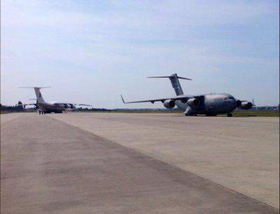В киевском аэропорту приземлился военный транспортник ВВС США