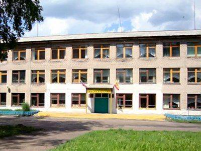 В Чувашии возбудили уголовное дело против учительницы, которая годами заклеивала ученикам рты и рисовала на лбу двойки