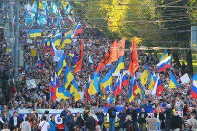 Немцова и Касьянова забросали яйцами на шествии оппозиции