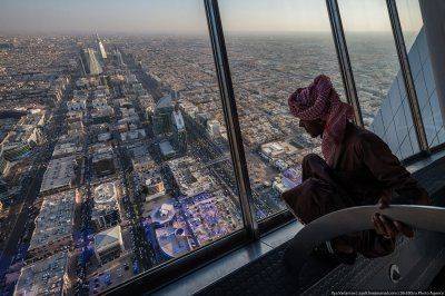 Страна с крупнейшими запасами нефти начинает ее экономить