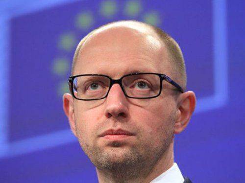 Яценюк нашел виноватых в крахе экономики.