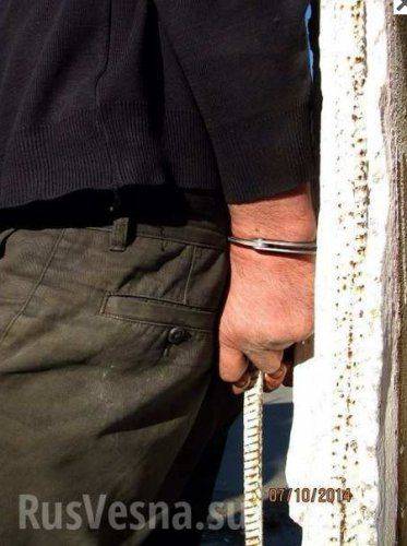 В Зугрэсе поймали карателя и привязали к «позорному столбу» (фото+видео)